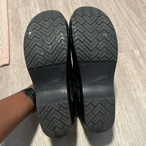 Professional Black Tooled Dansko Shoes - Picture 3 of 5